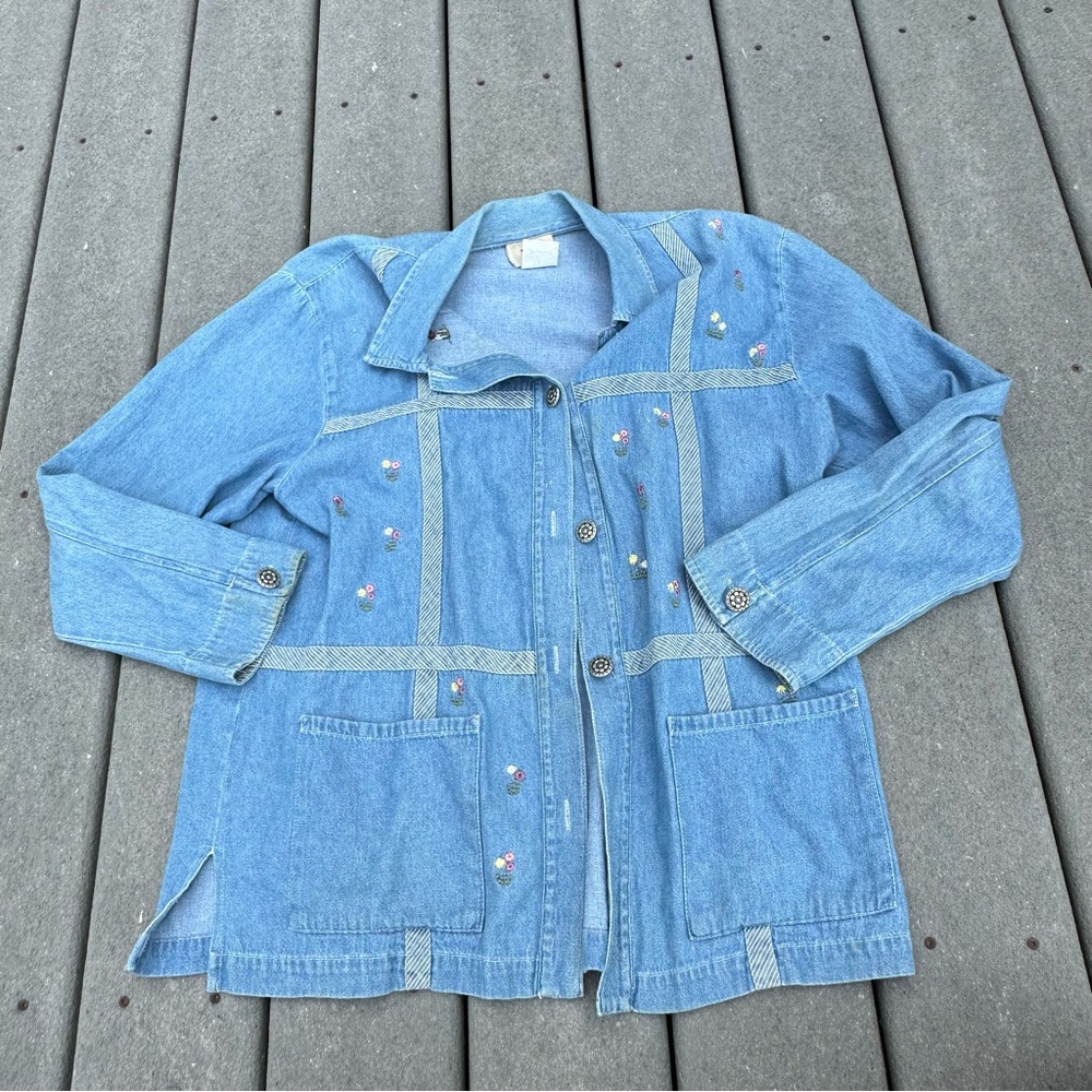90s Floral Embroidery Button down